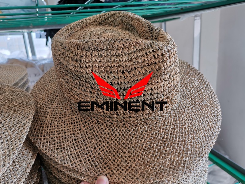 Crushable seagrass hats (4)