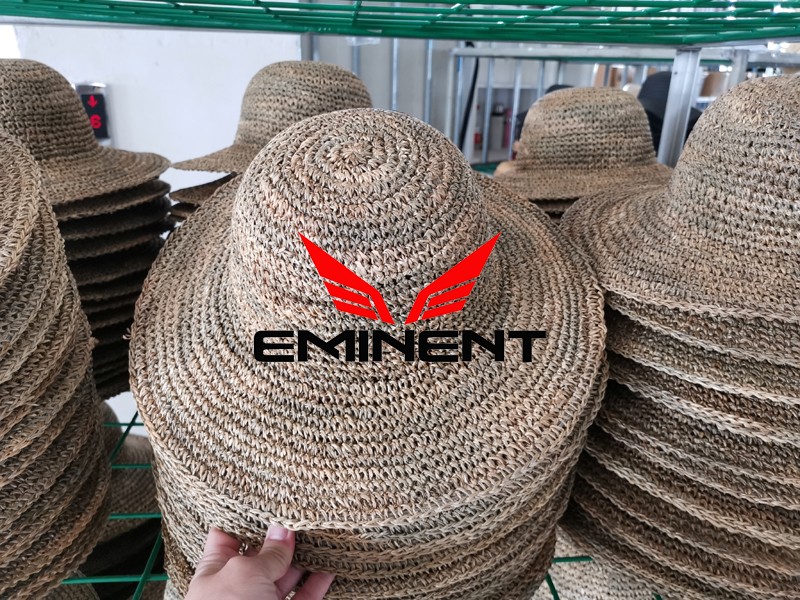 Crushable seagrass hats (4)